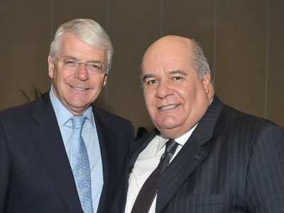 Con el Primer Ministro del Reino Unido Sir John Major.